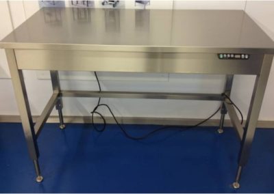 Customised workbenches or laboratory tables with integrated electrically operated height adjustment