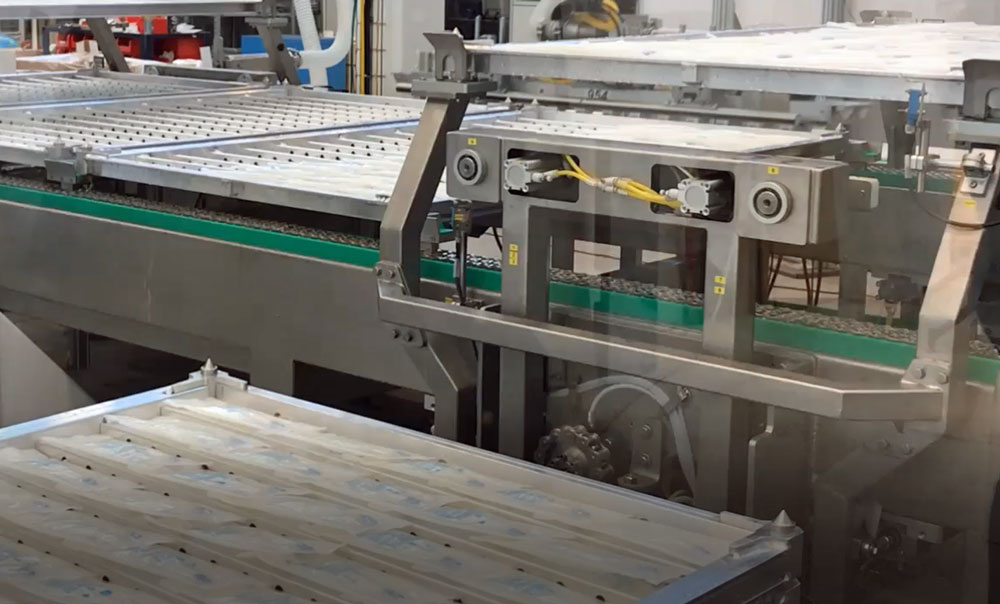 Automated IV Tray Loading and unloading Equipment