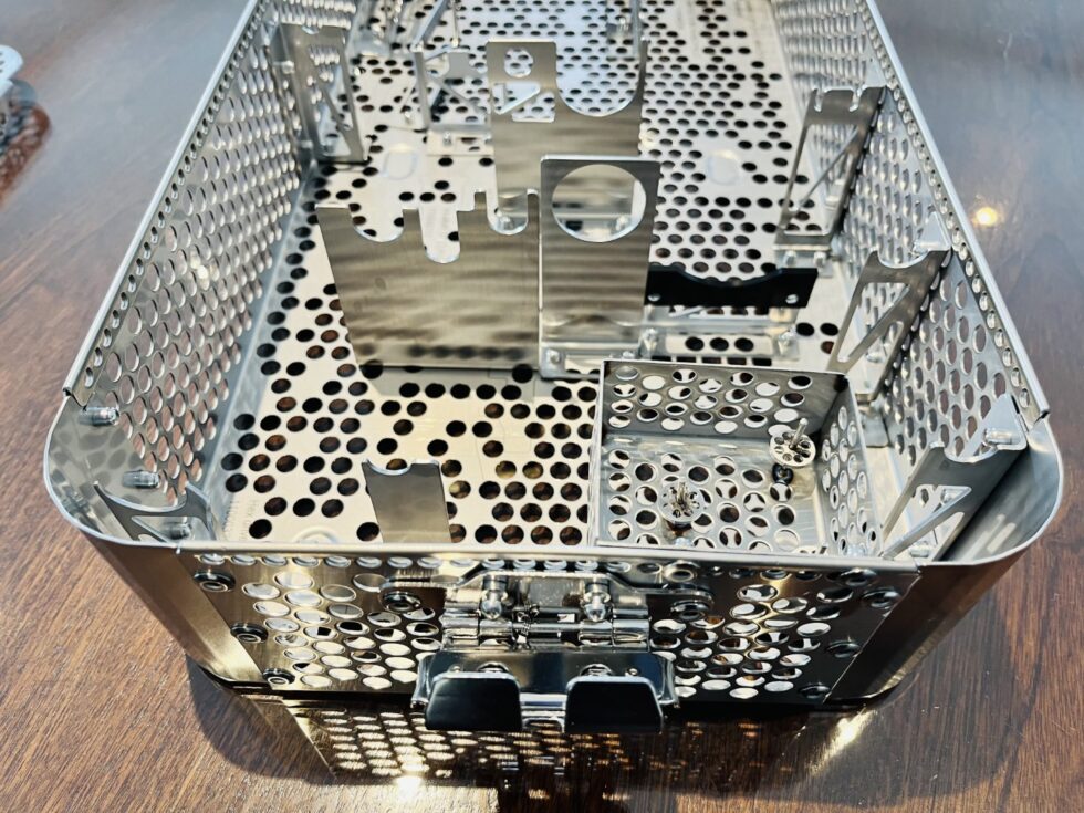 Authopaedic implant surgery basket for autoclave